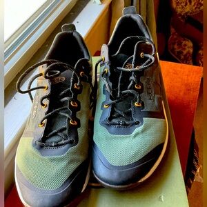 Keen Explore Vent Hiking Shoes, Sz 11.5, Olive Green and White. Great condition.